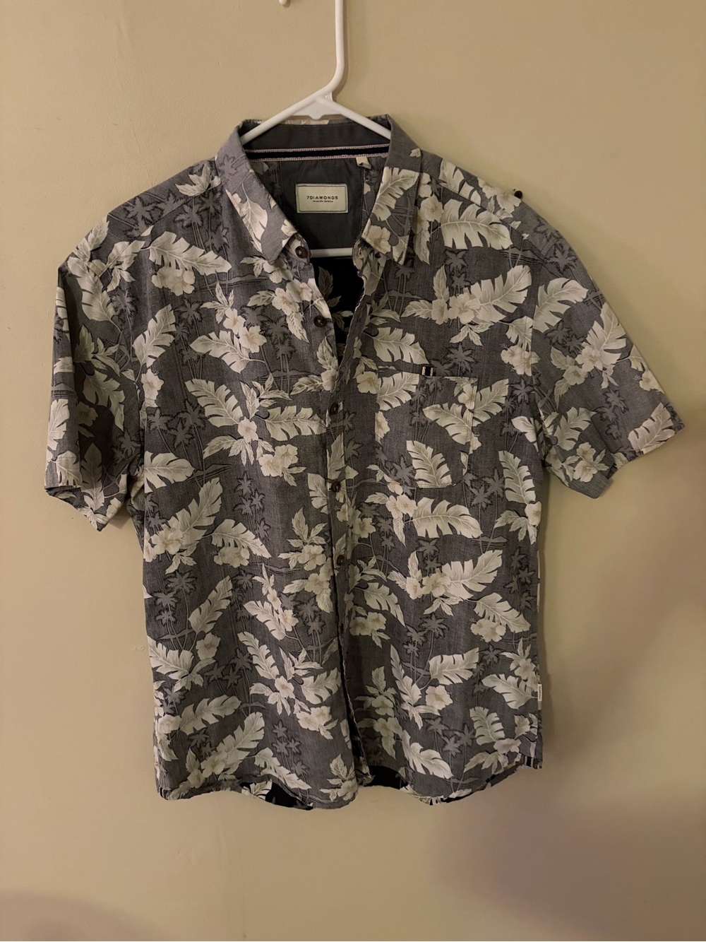 7 Diamonds Gray & White Short-Sleeve Floral Button-Down Shirt W/Reversed Print